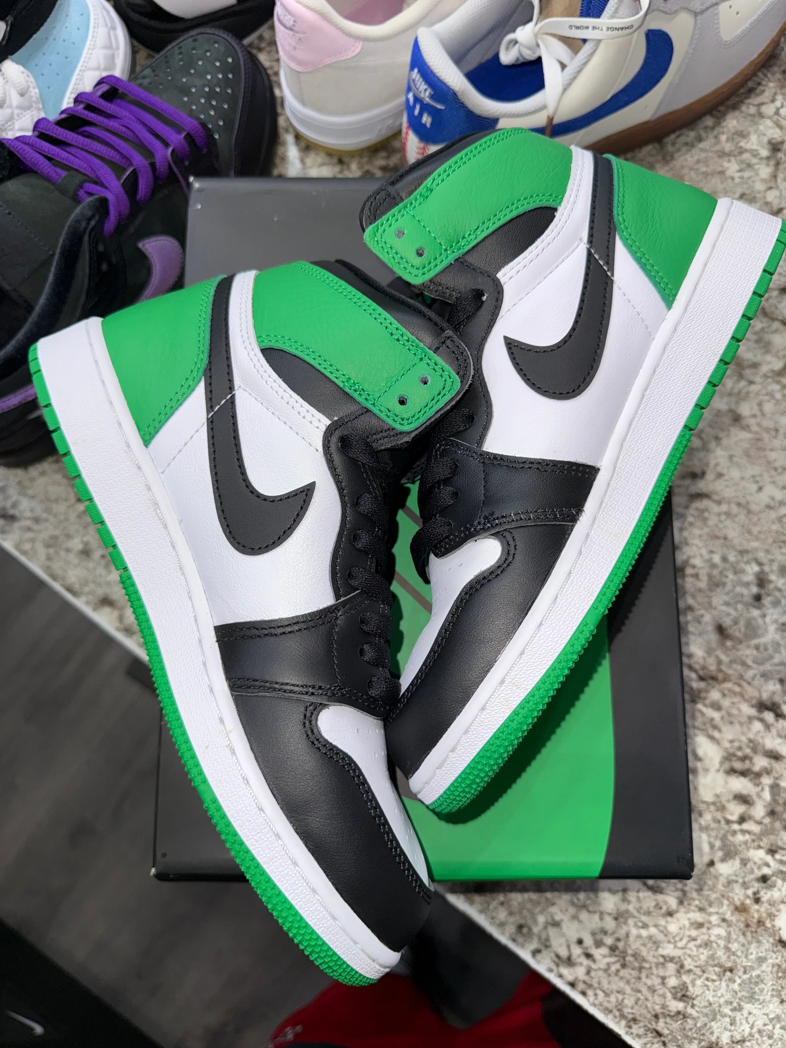 Jordan 1 Retro High OG Lucky Green (GS) - Image 3
