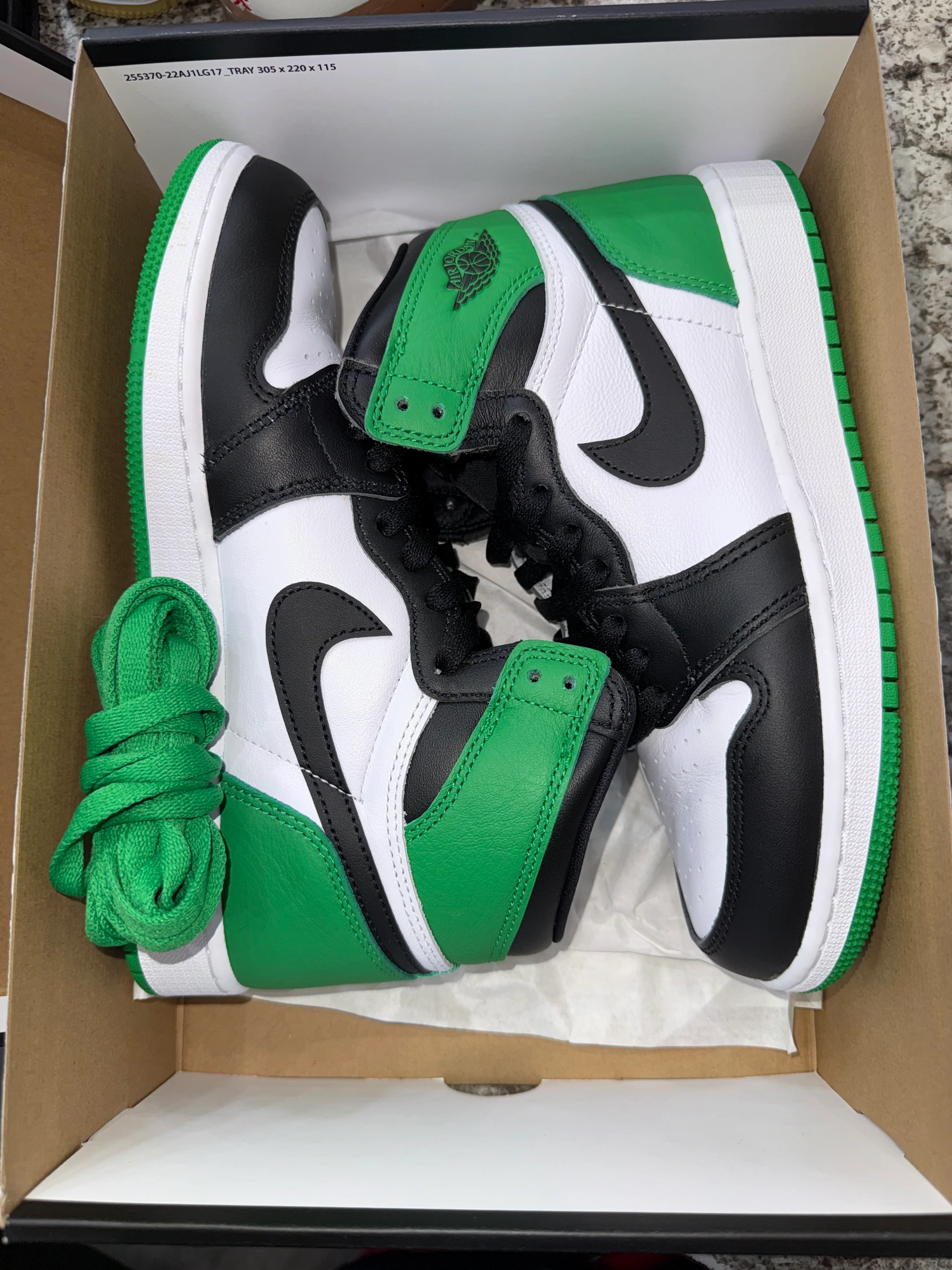 Jordan 1 Retro High OG Lucky Green (GS) - Image 5