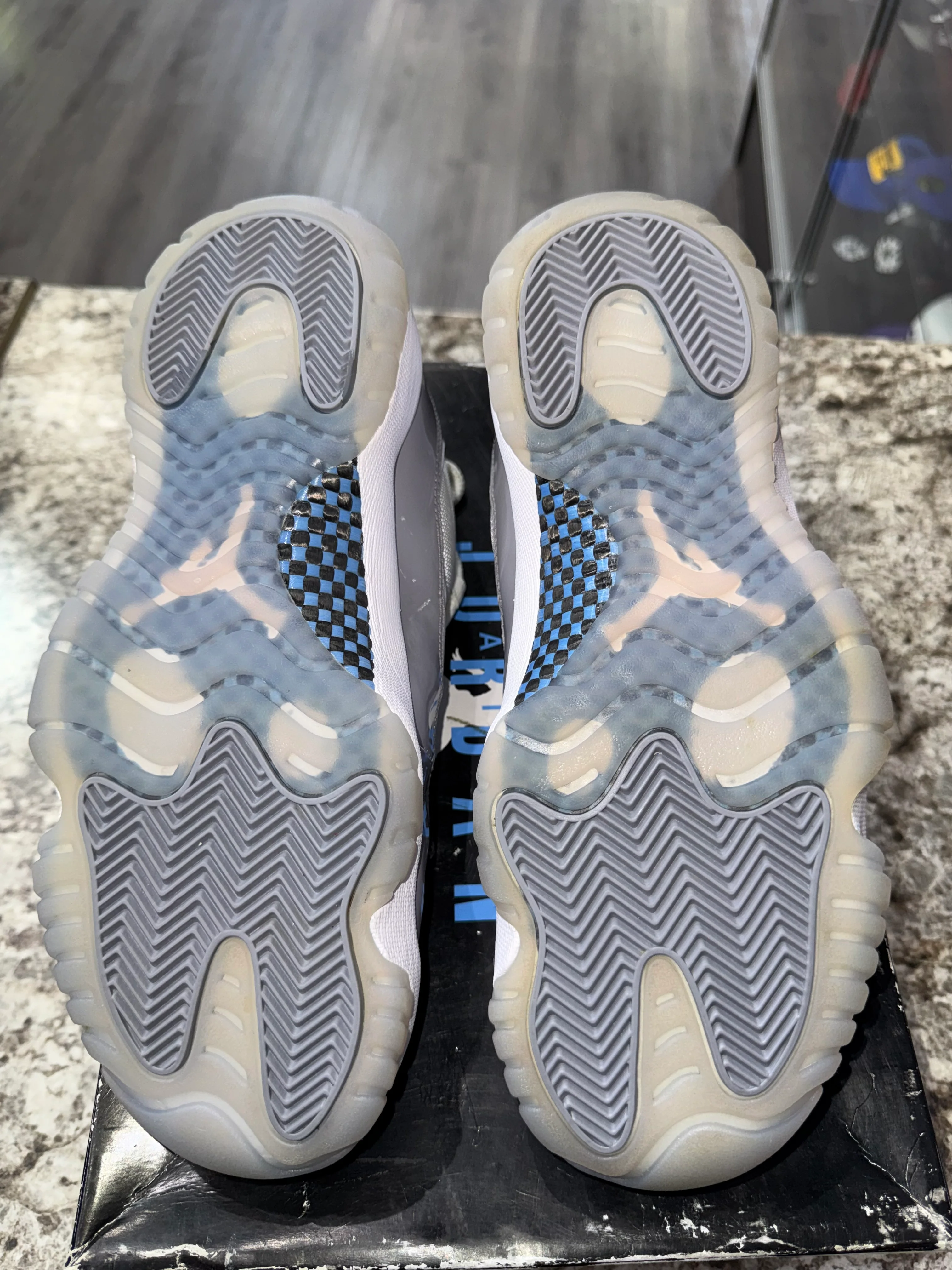 Jordan 11 Retro Low Cement Grey - Image 2
