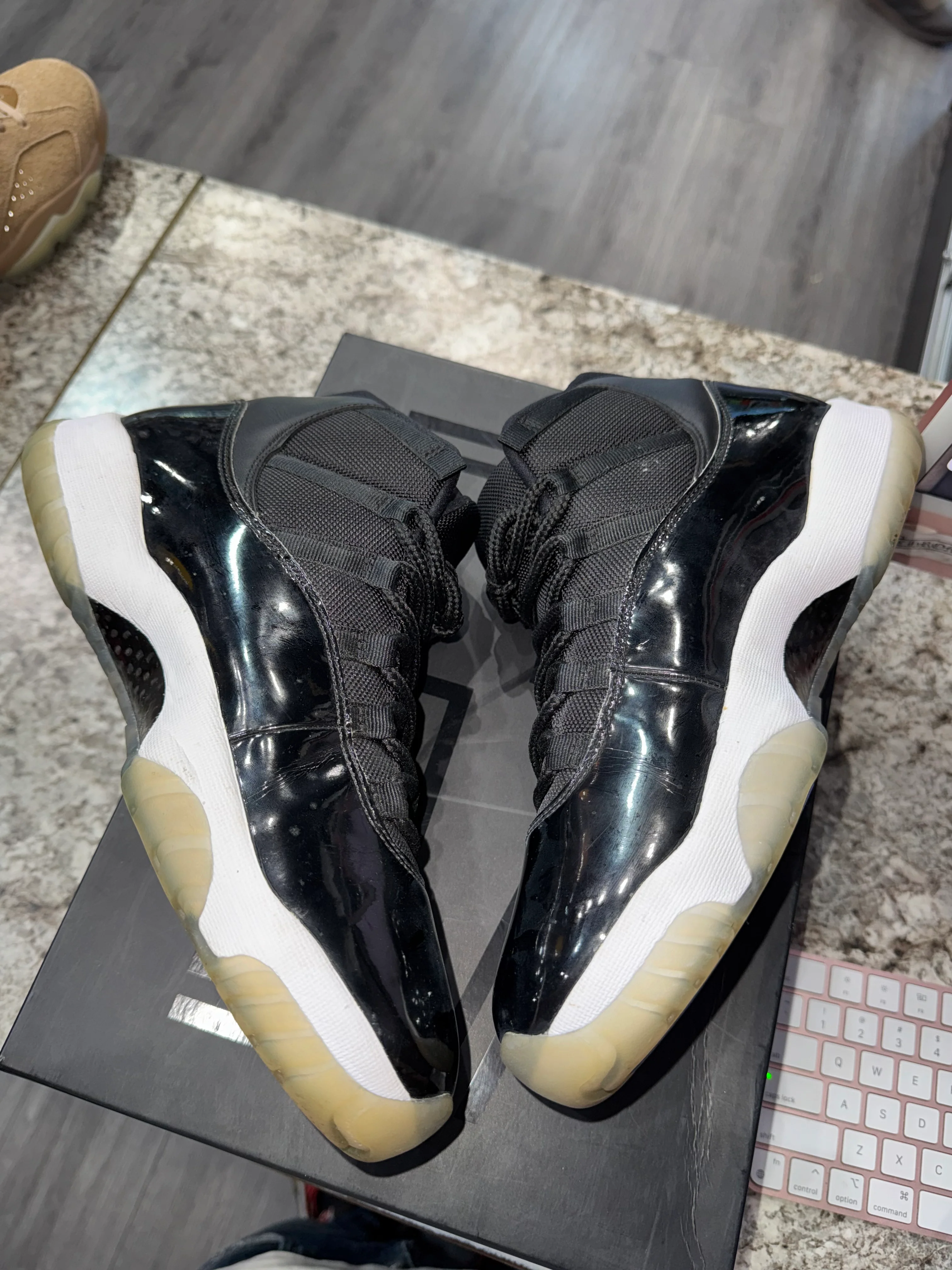 Jordan 11 Retro Space Jam (2016)