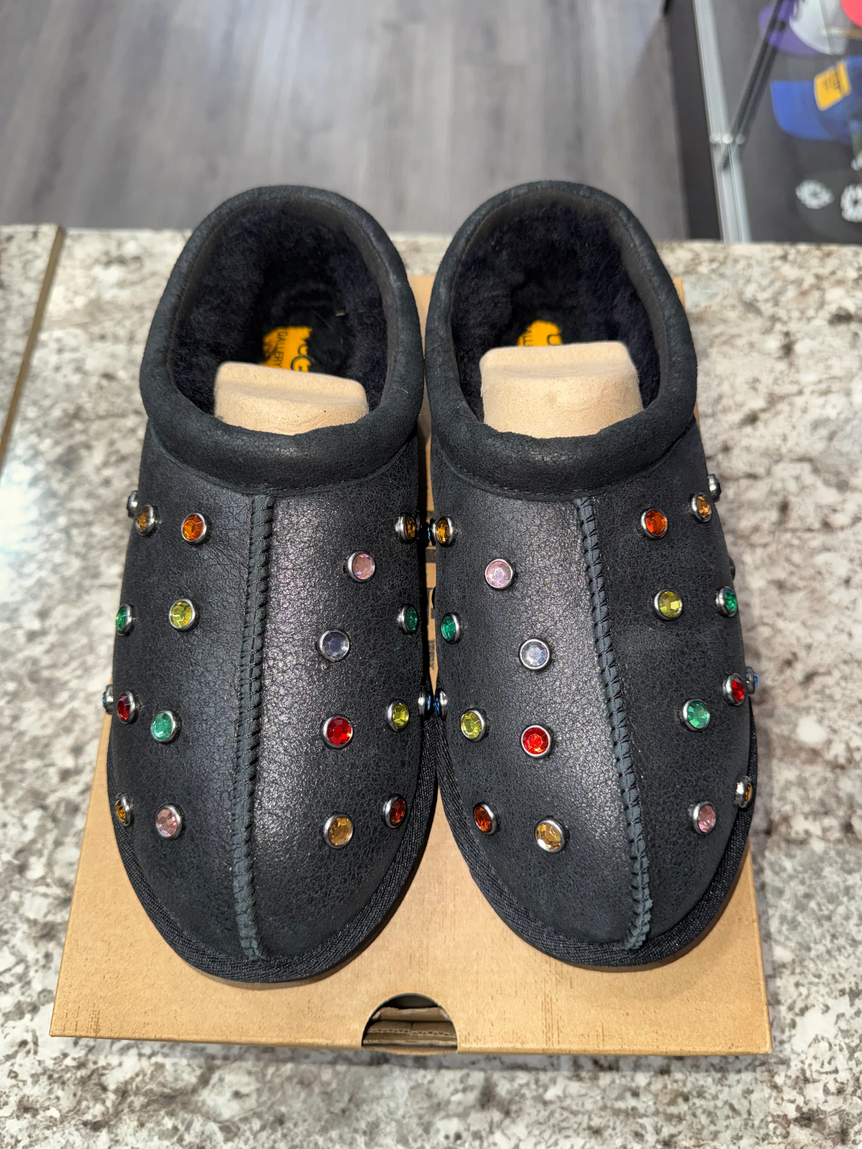 UGG Tasman Slipper Gallery Dept. Black - Image 2